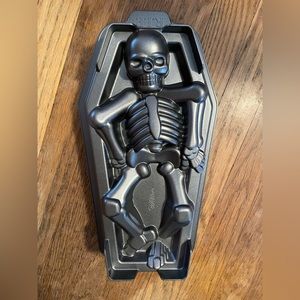 Wilton full skeleton baking pan